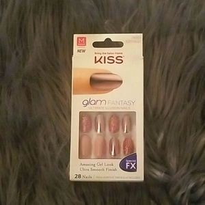 Kiss Glam nails